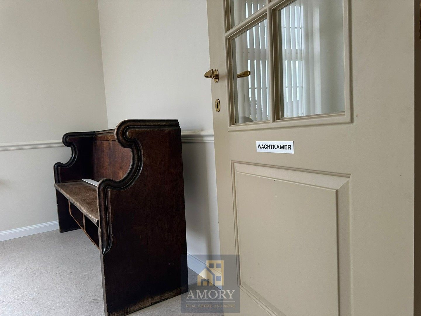 Ruim kantoorgebouw of praktijkgebouw foto 11