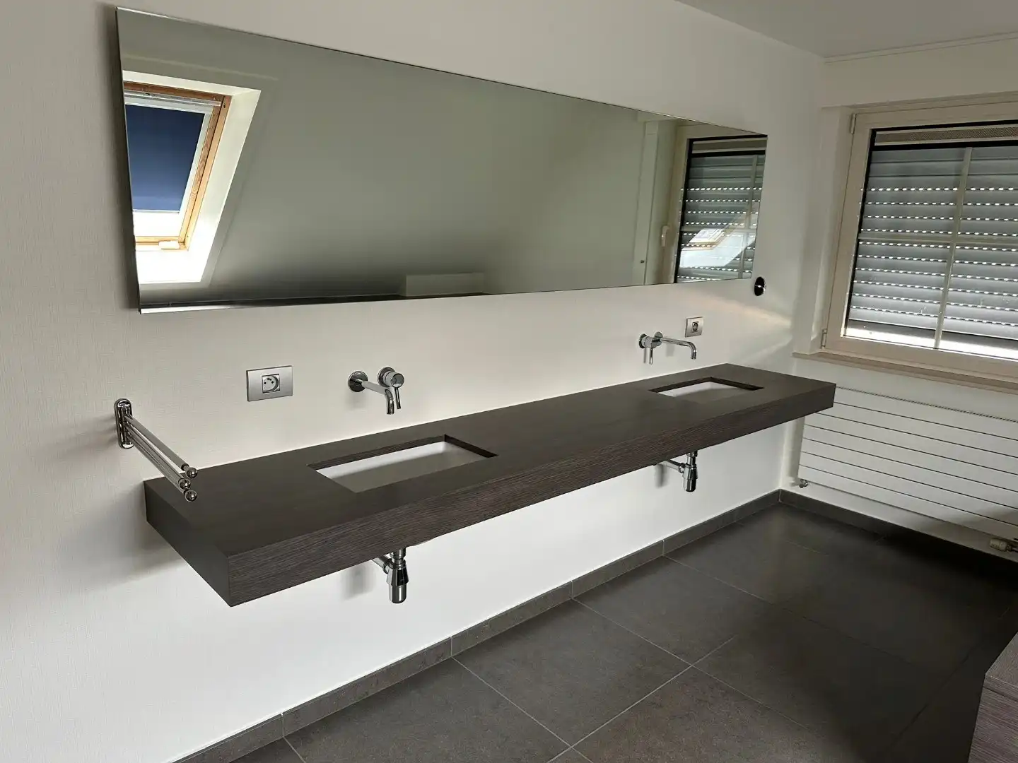 Alleenstaande woning met 3 slaapkamers, 3 garages en veel parkeermogelijkheid! foto 13