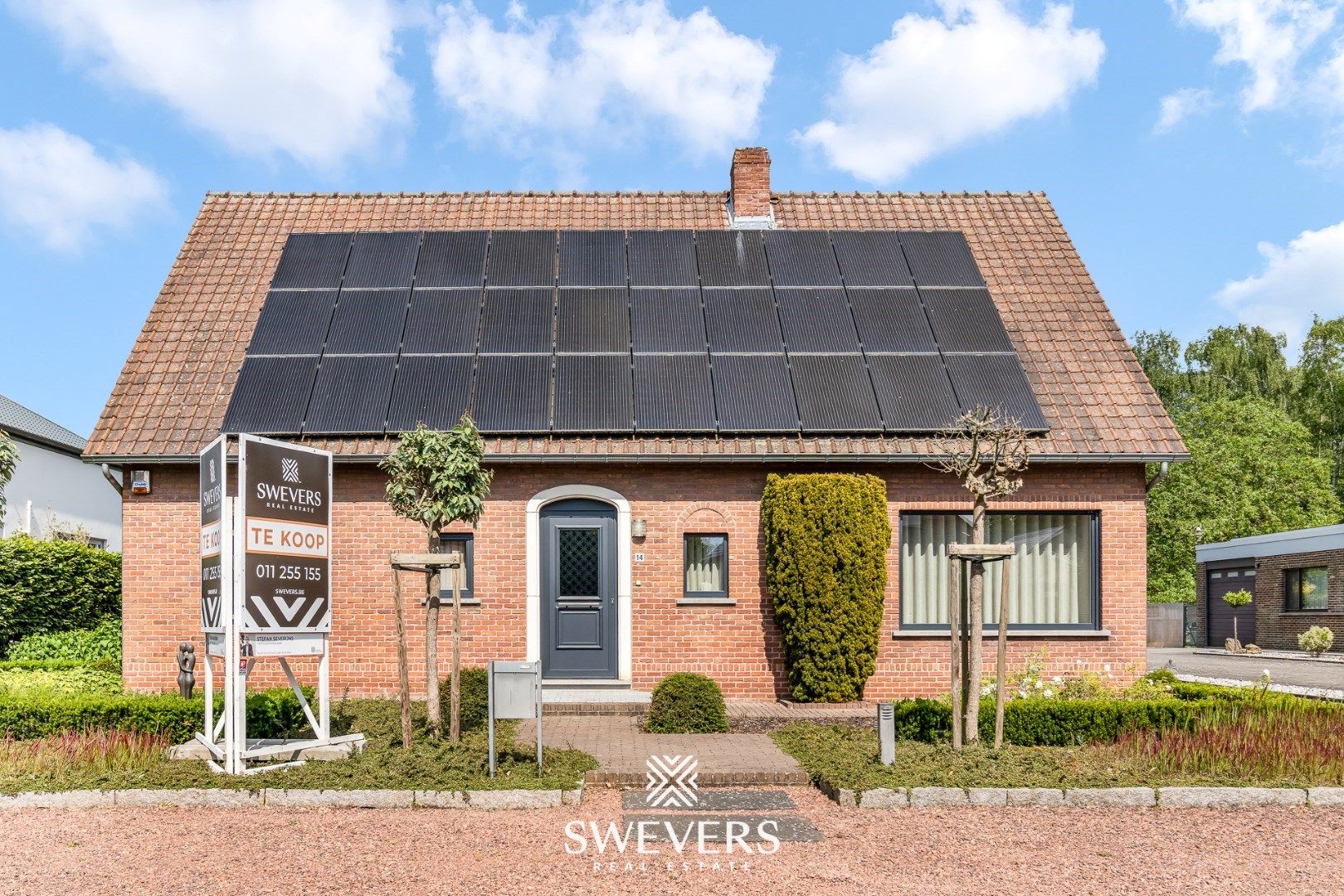 Instapklare, ruime en zeer verzorgde woning met 4 slaapkamers gelegen op een rustig perceel van 13a 66ca foto {{pictureIndex}}