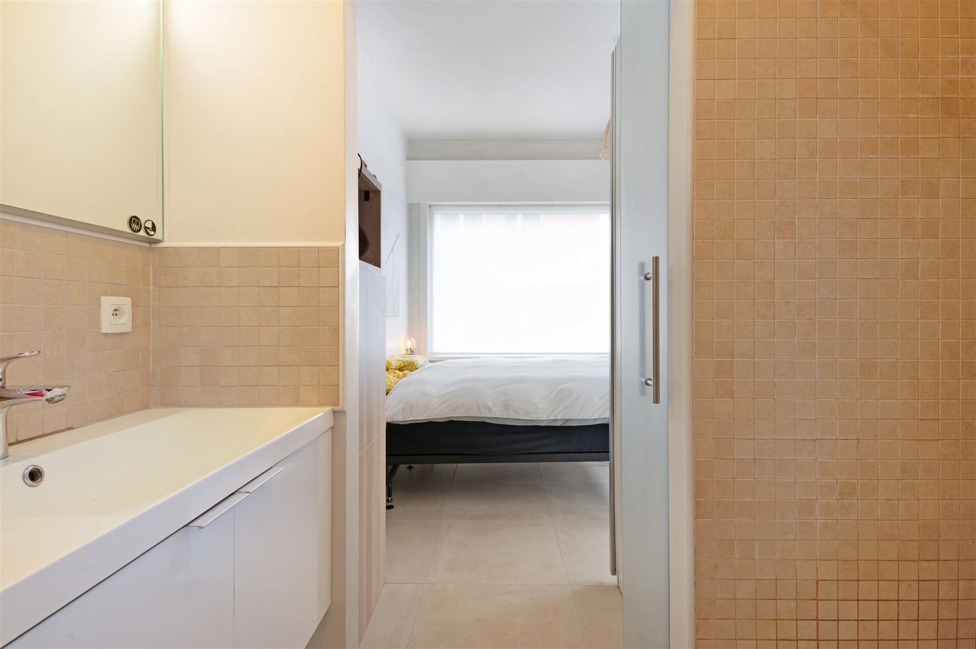 Kwalitatief gerenoveerd gelijkvloers appartement in Drongen! foto 8