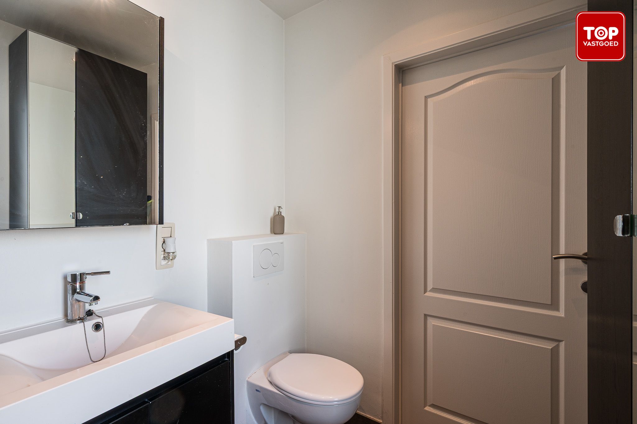 Instapklare woning met 3 slaapkamers en gezellige stadskoer. foto 17