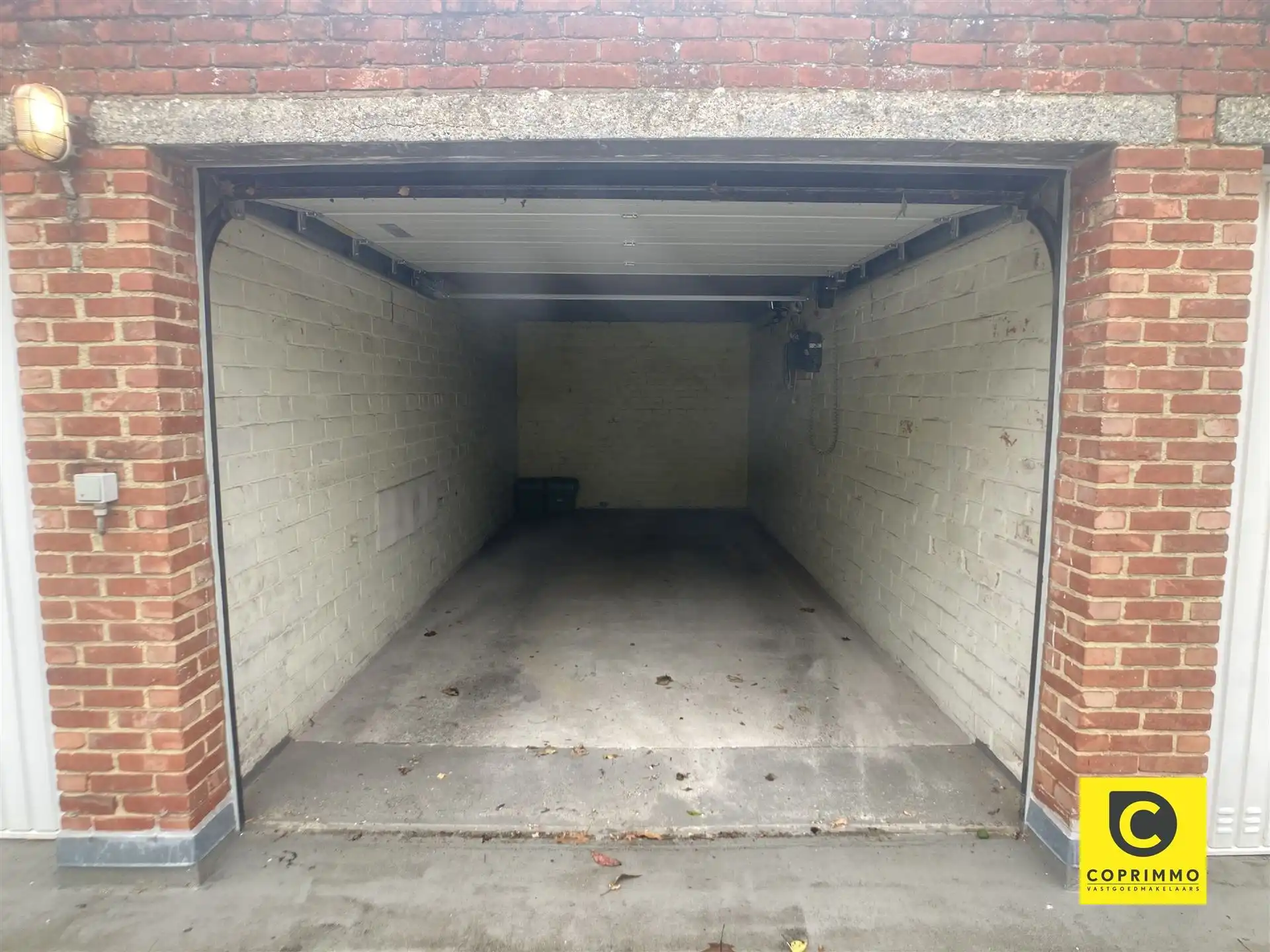 Ruime garagebox met automatische poort!  foto 5