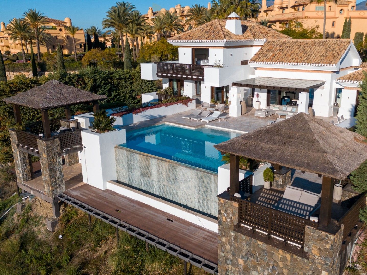 Deze vorstelijke luxe villa ligt majestueus in Los Flamingos, Benahavis. foto 4