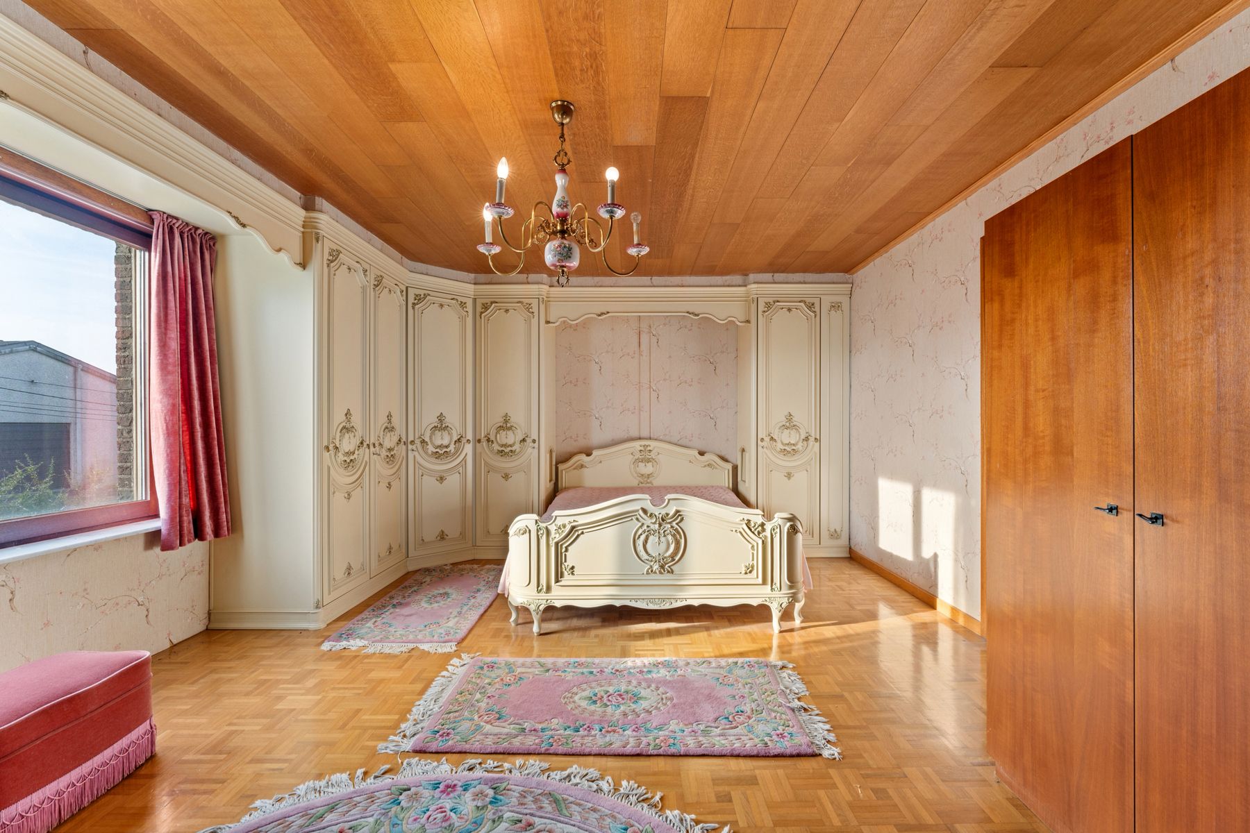 Idyllisch gelegen villa op 3598 m² met garage voor 6 wagens foto 14