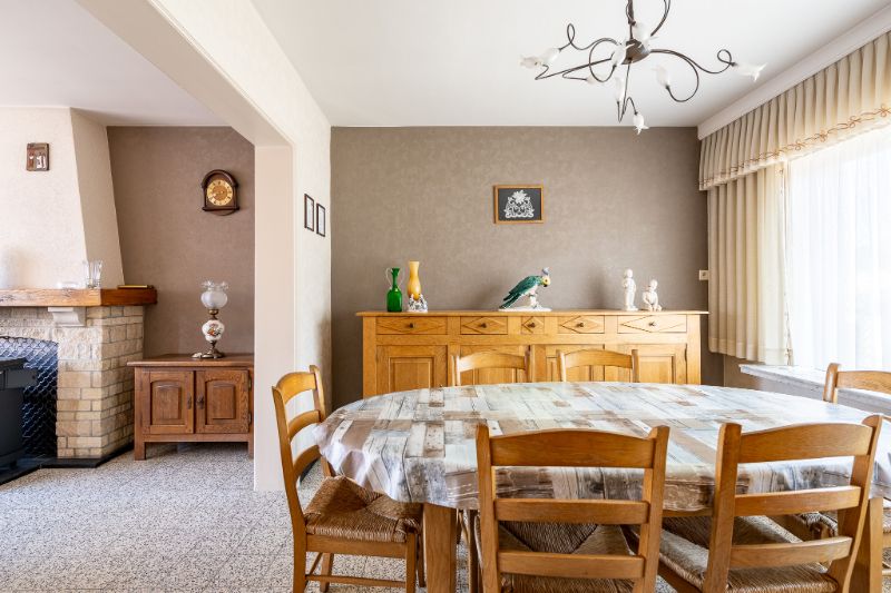 Ruime woning met 4 slpks, garage en uitweg achteraan. foto 4