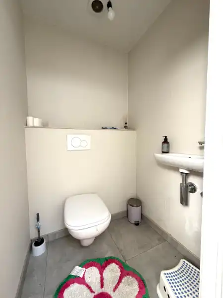 NABIJ STATION GENT SINT PIETERS, GERENOVEERDE RIJWONING MET 2 SLAAPKAMERS foto 7