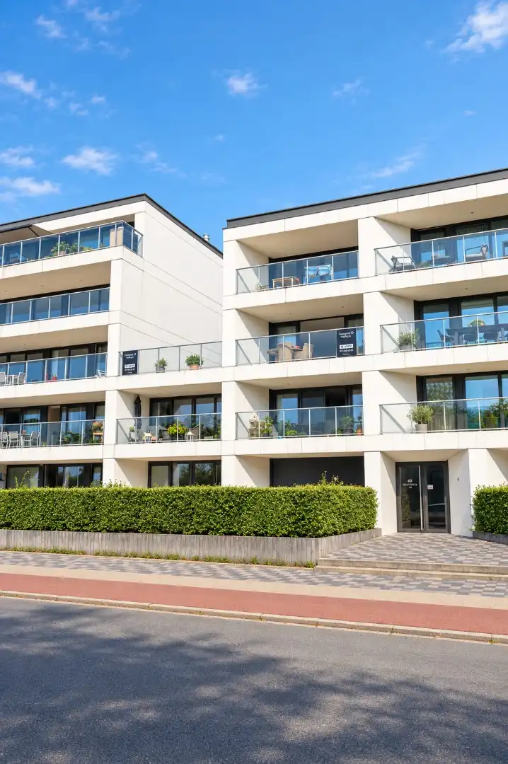 RUIM APPARTEMENT MET MAGNIFIEKE TERRASSEN NABIJ STRAND EN ZEE foto 3