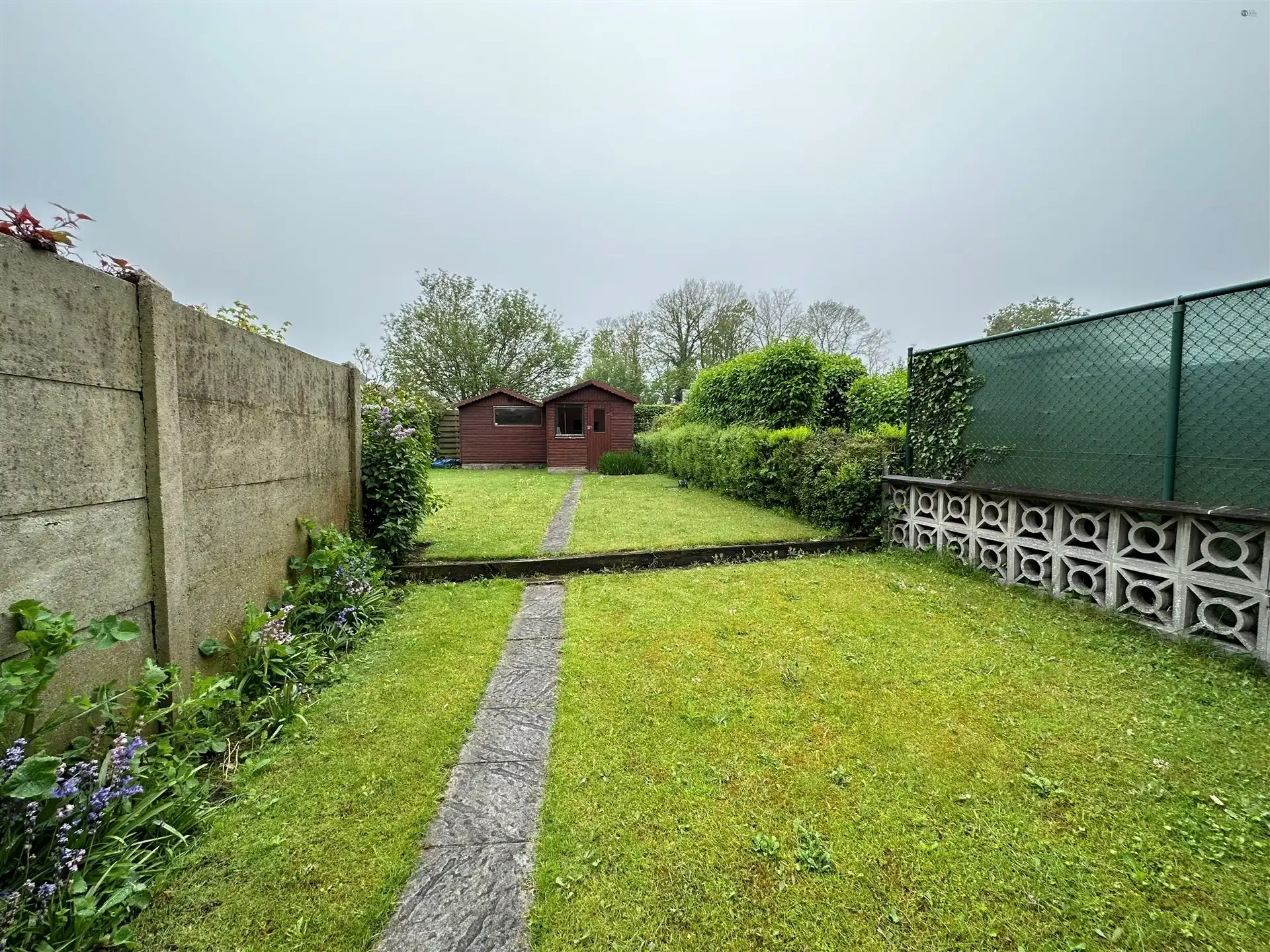 Centraal gelegen woning + garage op 281m² grond foto 18