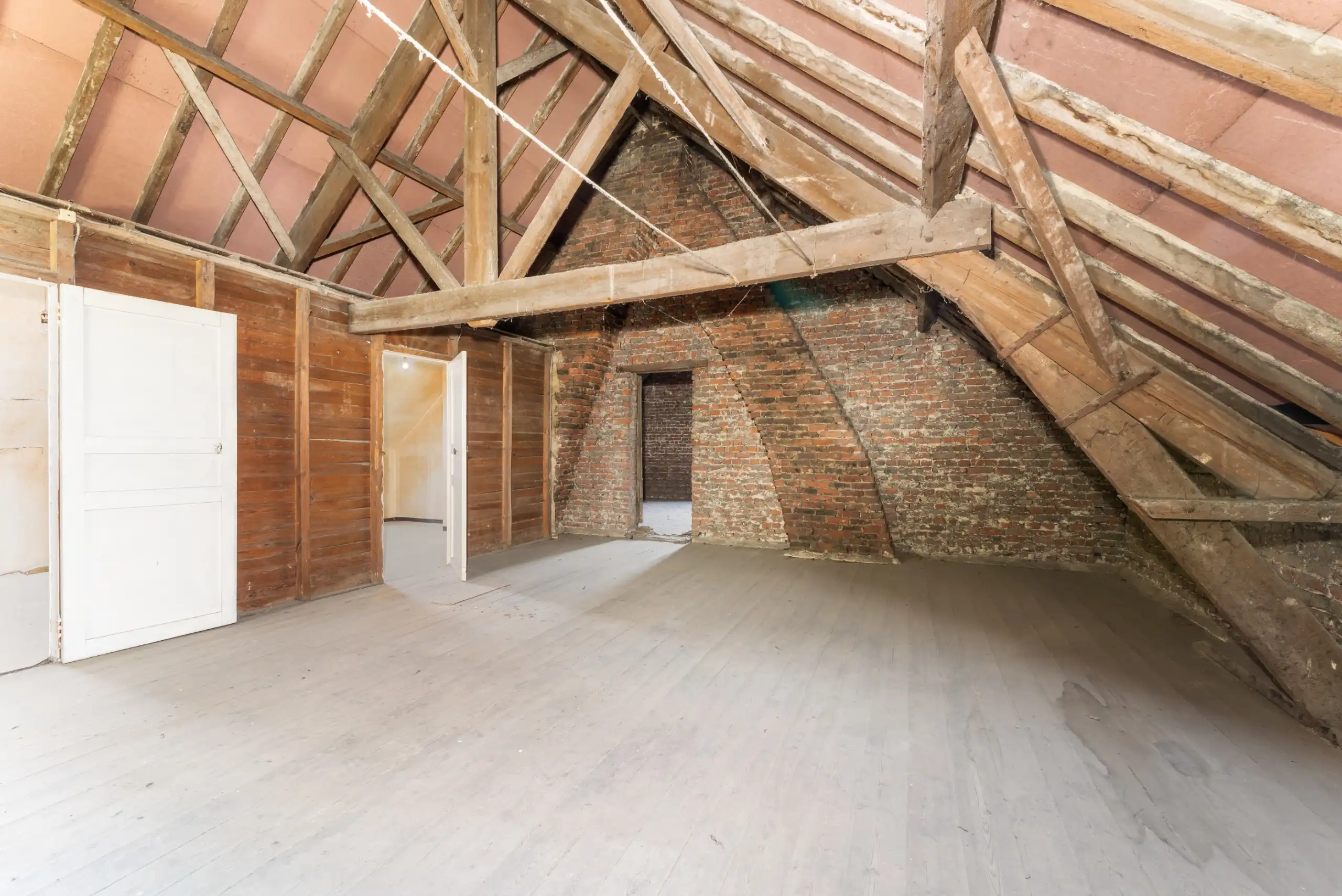 Voormalig te renoveren handelspand met woonst foto 15