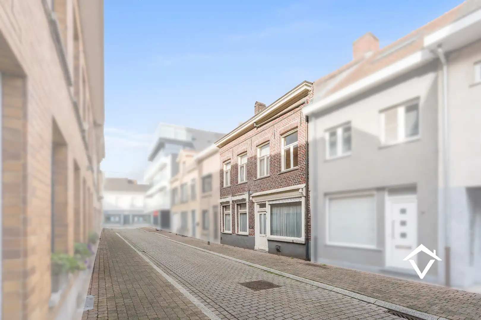 Karaktervolle stadswoning met tal van mogelijkheden op toplocatie in Torhout foto 2