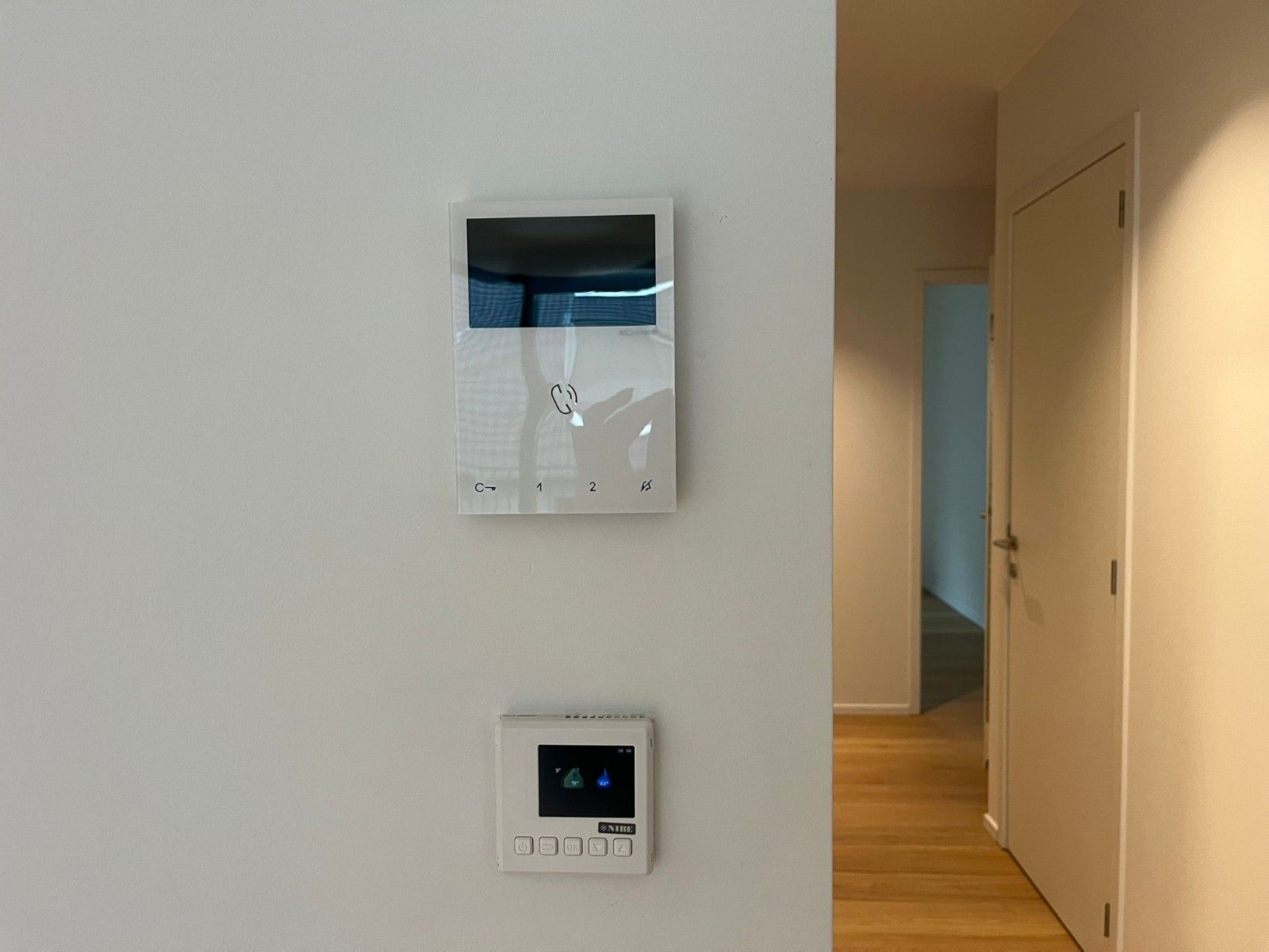 TE HUUR: Nieuwbouwappartement met 2 slaapkamers en dubbele terrassen foto 7