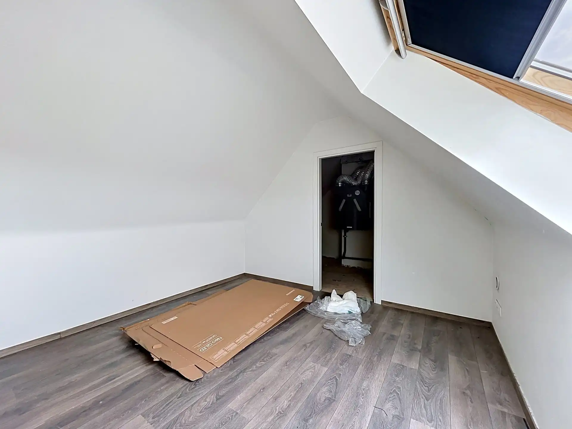 Penthouse met 2 slaapkamers, terras en carport! foto 13