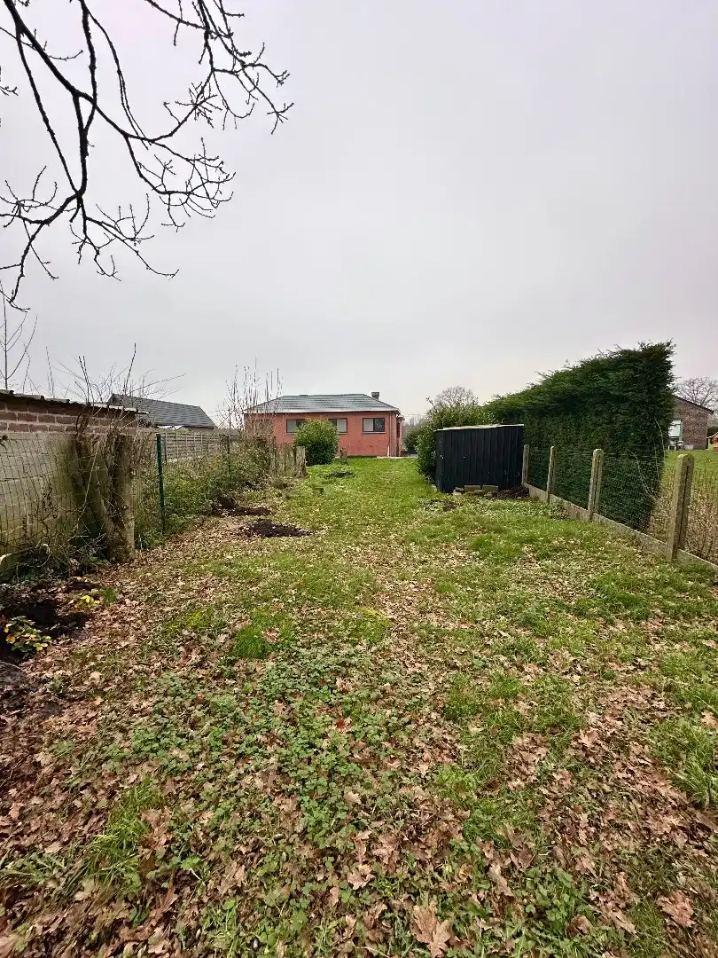 Halfopen woning met ruime tuin foto 23