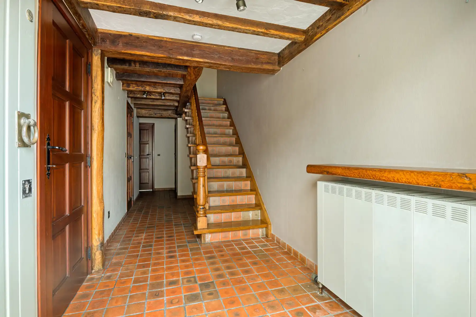 Leemans Immobiliën biedt u deze ruime bel-etagewoning te huur aan in Zellik. foto 2