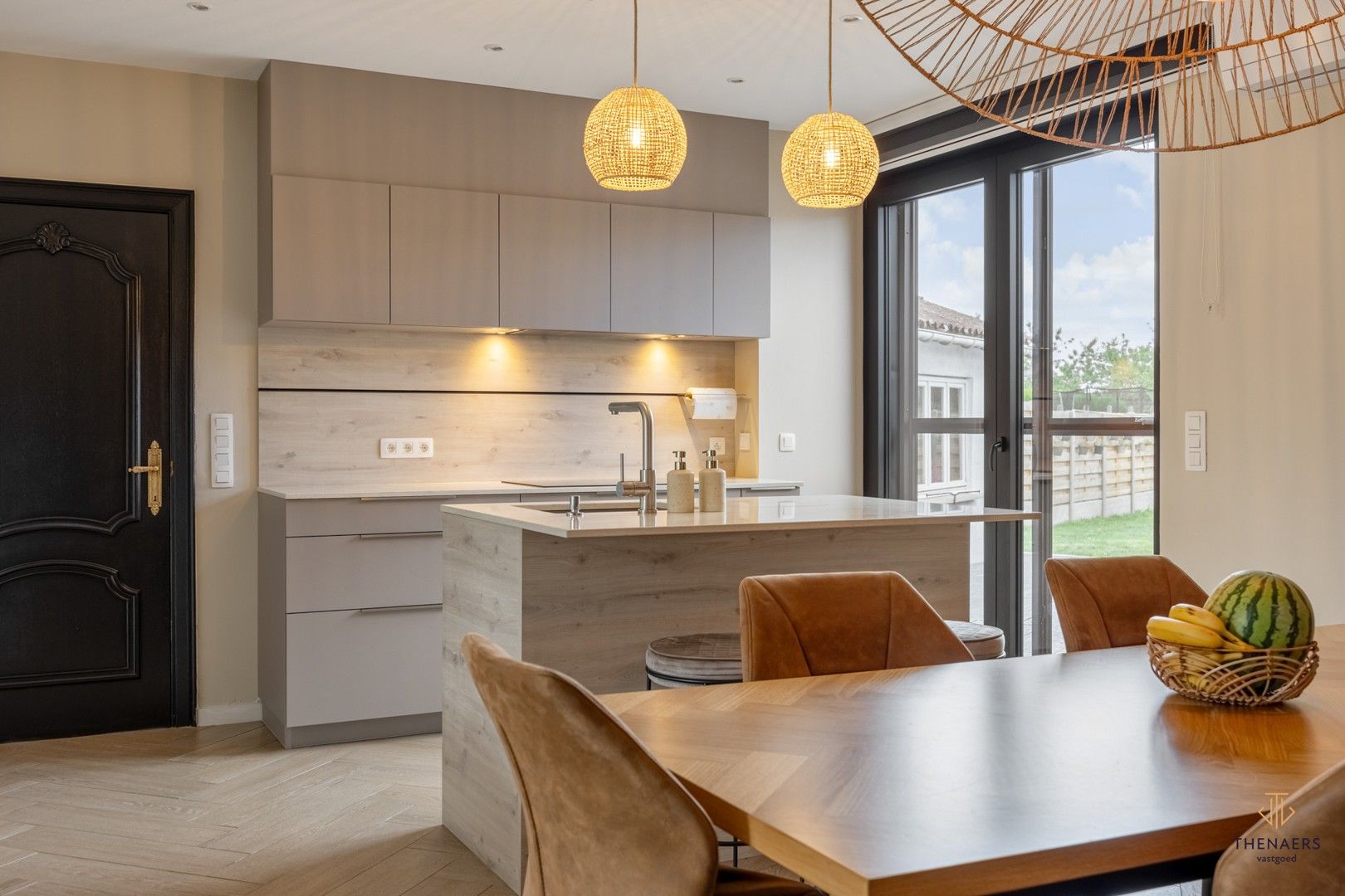 GEMODERNISEERDE GEZINSWONING MET 4 SLAAPKAMERS. foto 6