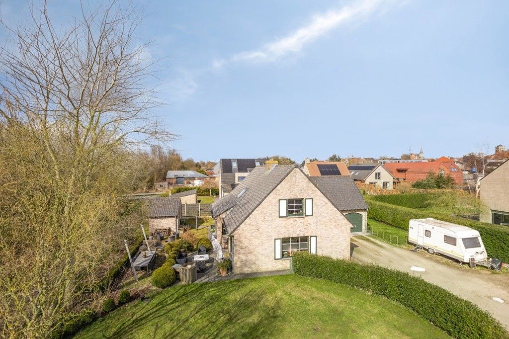 VEURNE: Stijlvolle en tijdloze villa in residentiële wijk met 4 slpks (waarvan 1 glvl.), 2 badk., dubbele garage en zonnige inplanting op 1.034m² grondopp. foto 23
