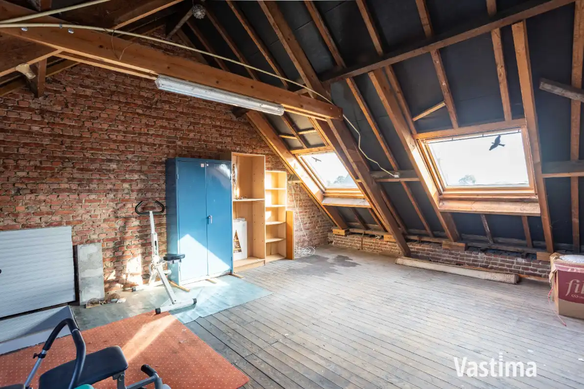 Te renoveren woning met ruime tuin foto 12