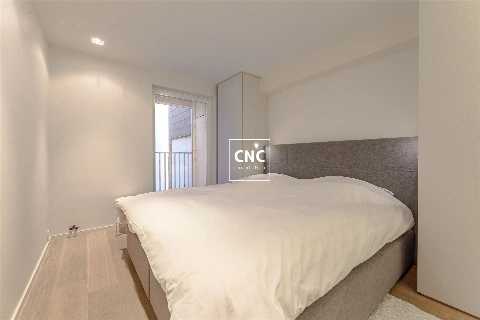 Volledig gerenoveerd appartement met karakter op toplocatie foto 10