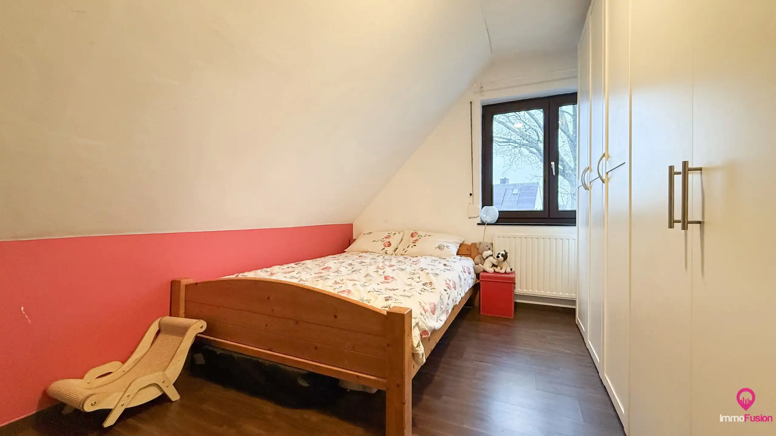 Ruime gezinswoning met 3 slaapkamers in rustige straat! foto 14