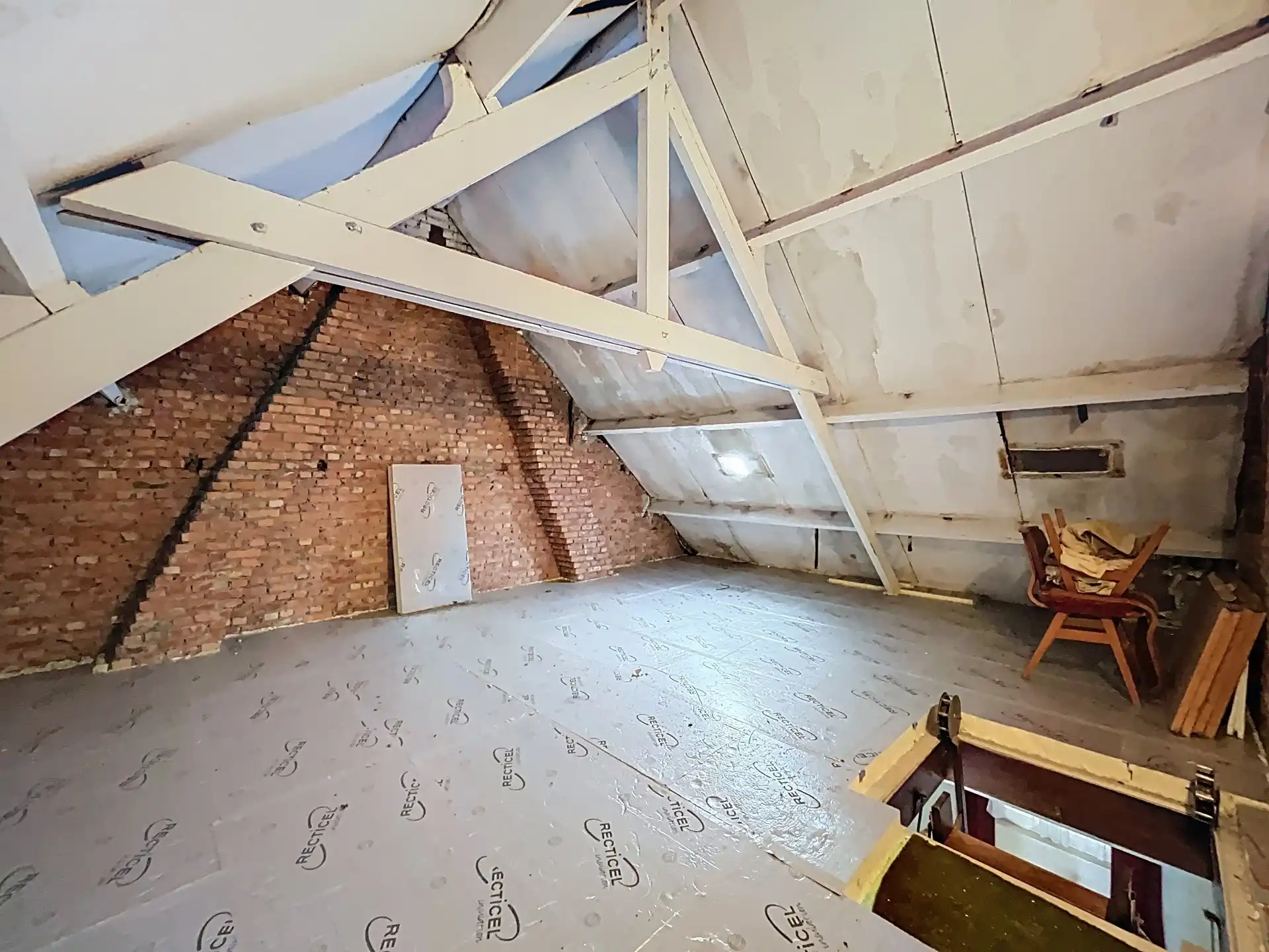 Charmante gezinswoning met garage op perceel van 257m²  foto 14