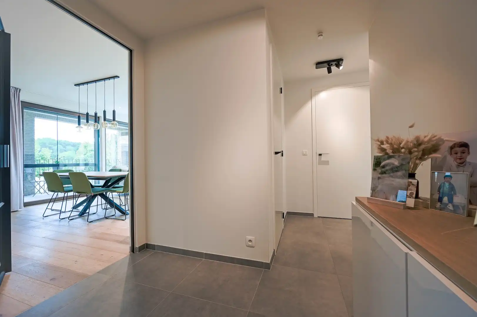Stijlvol afgewerkt appartement met open zichten, zuidgericht terras, autostaanplaats en berging foto 12