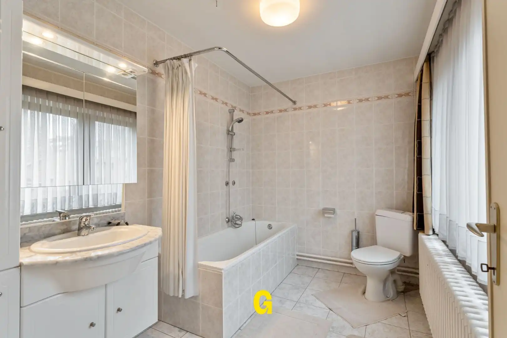 VERKOCHT - Degelijk gebouwde halfopen woning met tuin en 315 m² vergunde opslagplaatsen en garage, vlak bij het centrum van Hoeselt foto 14