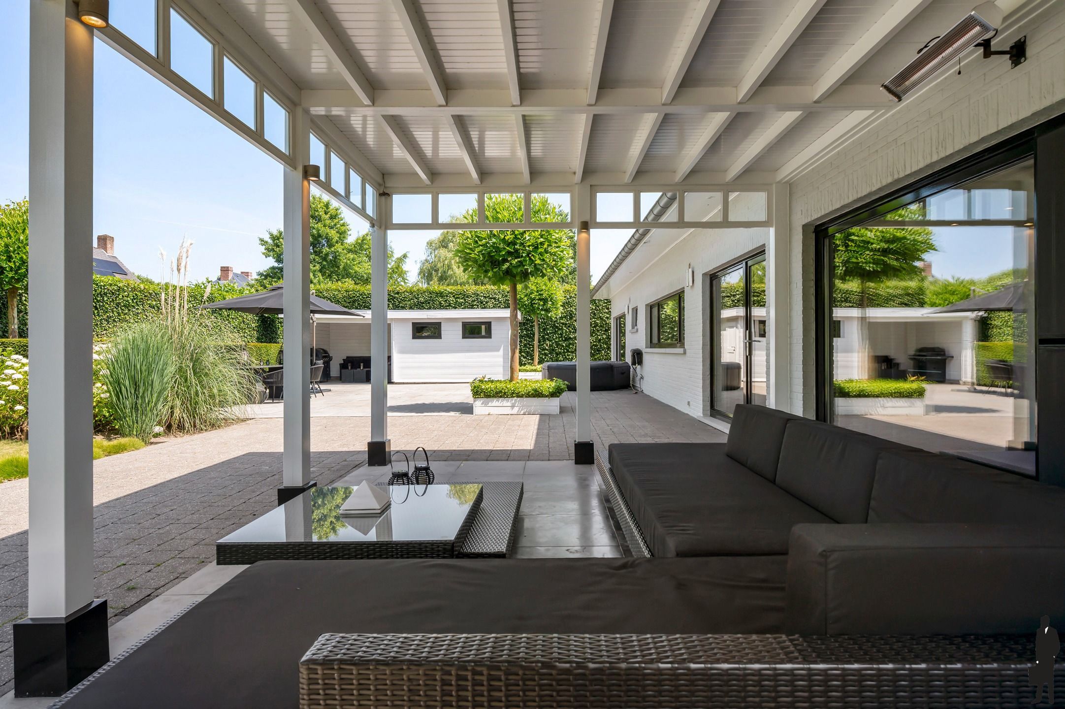 Tijdloze villa op perceel van ca. 1287 m².  foto 29