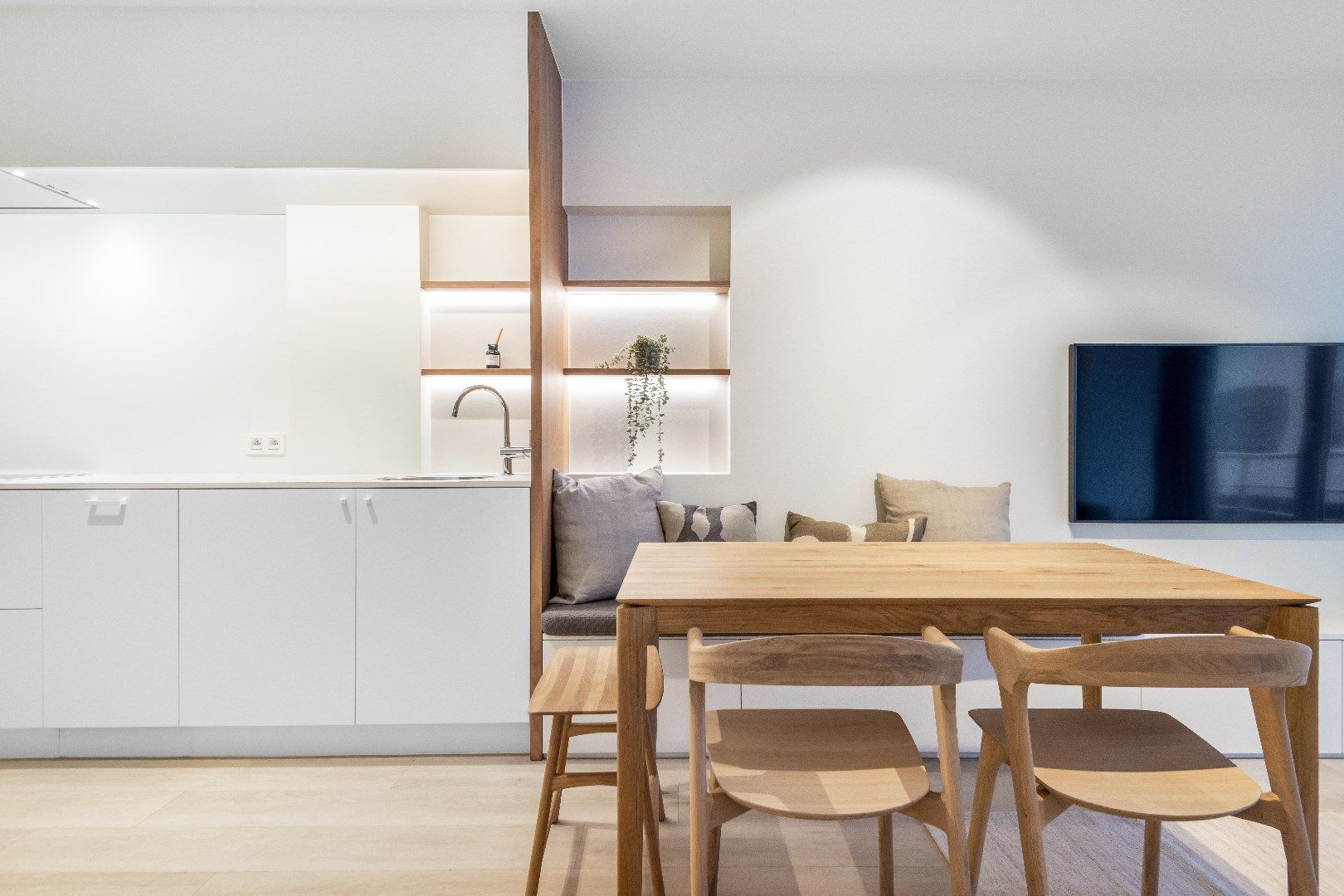 Appartement met zijdelings zeezicht gelegen tussen het Driehoeksplein en het Albertplein in het Zoute. foto 7
