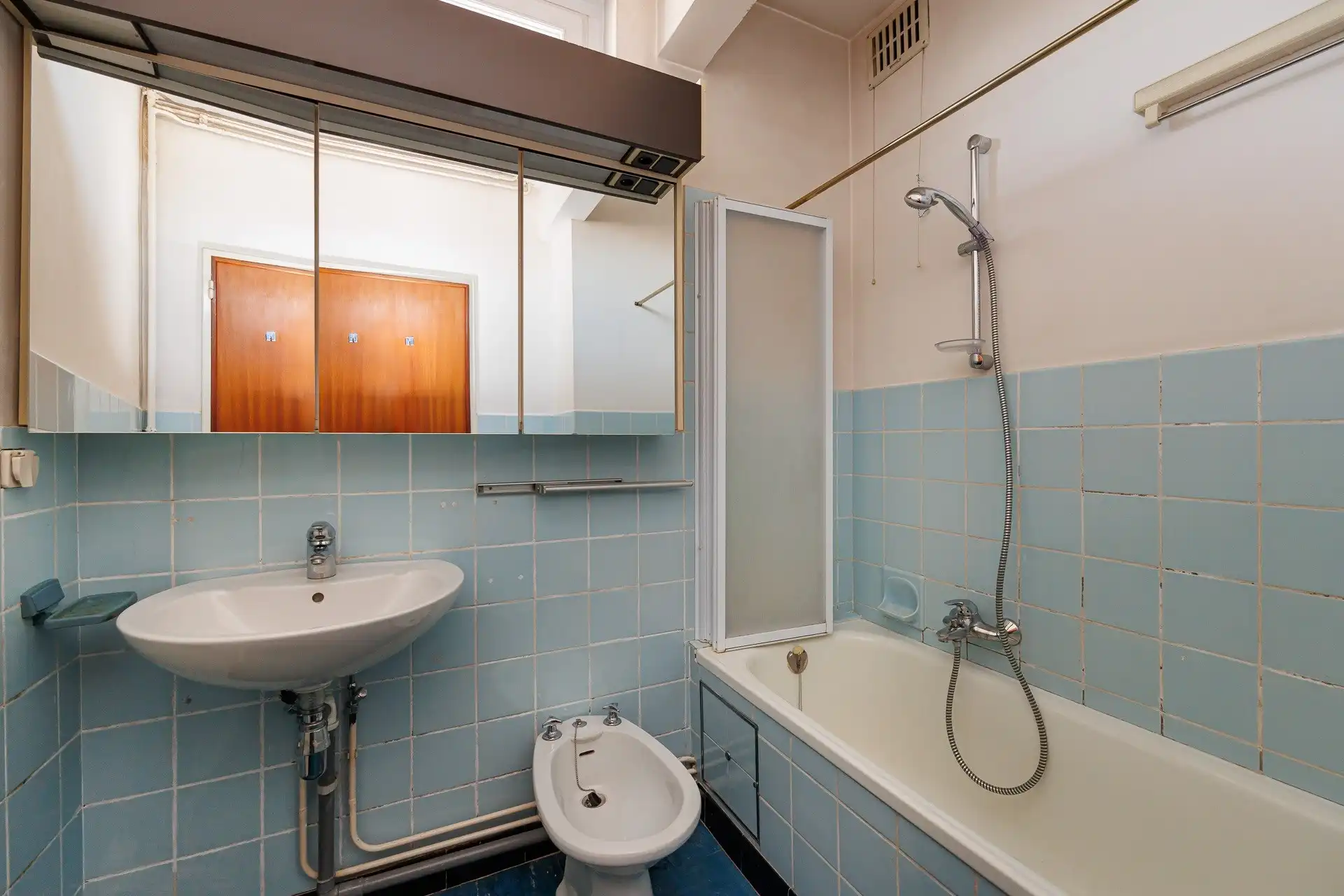 Lichtrijk appartement met garage nabij park Ertbrugge foto 21