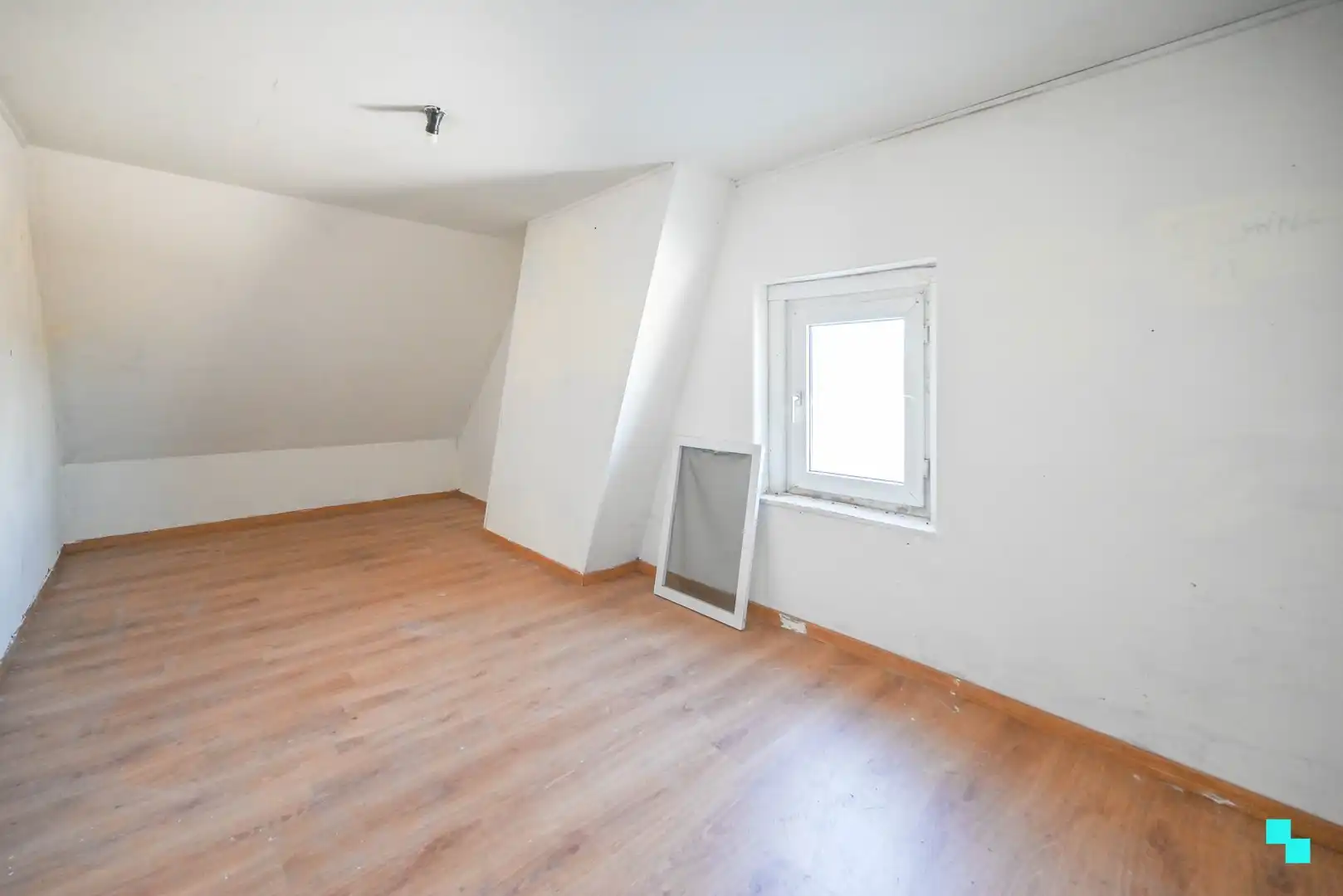 Landelijk gelegen, te renoveren woning op 1.767m² perceel foto 22