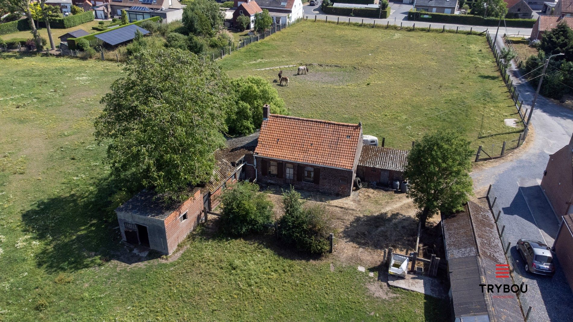 Landelijke, te renoveren woning op 9245 m² in Houthulst op rustige ligging foto 8