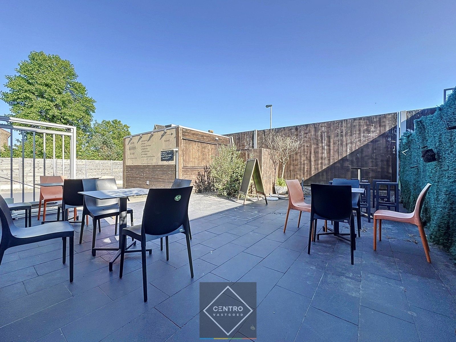 Instapklaar handelspand met wellness, appartement én verhuurde broodjeszaak – toplocatie in Sint-Eloois-Winkel (Ledegem). foto 25