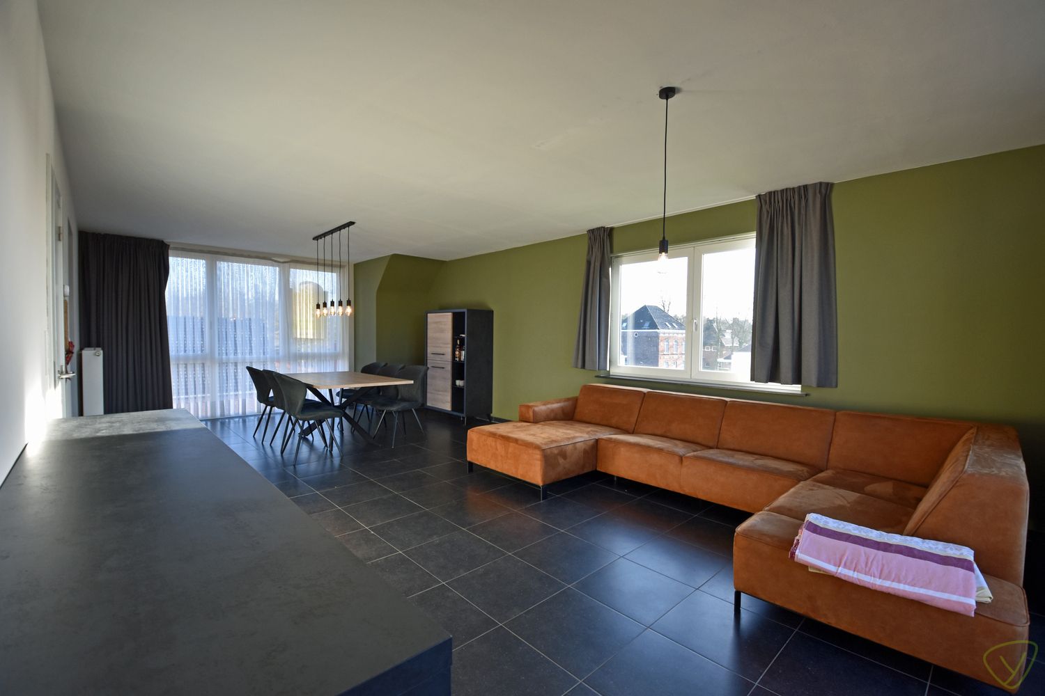 Zeer ruim duplex-appartement in de dorpskern van Sint-Laureins foto 3