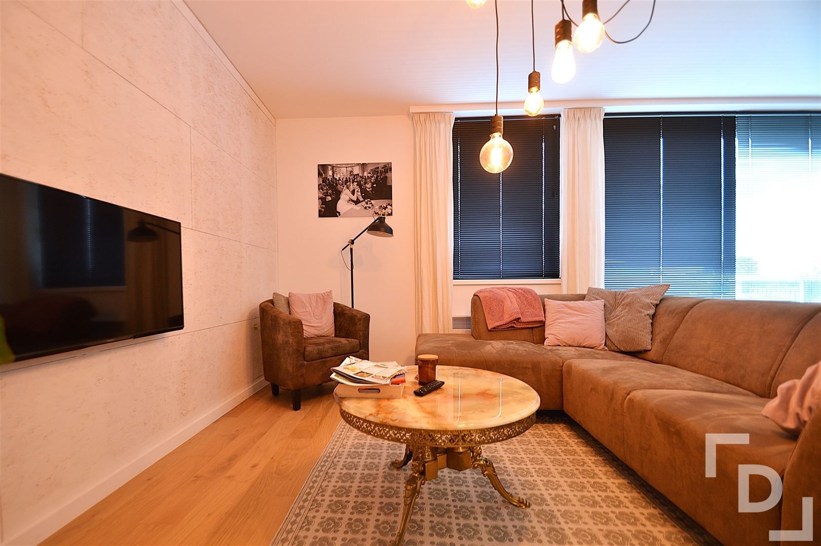 Prachtig gerenoveerd appartement met garage te huur op centrale locatie te Ieper foto 3
