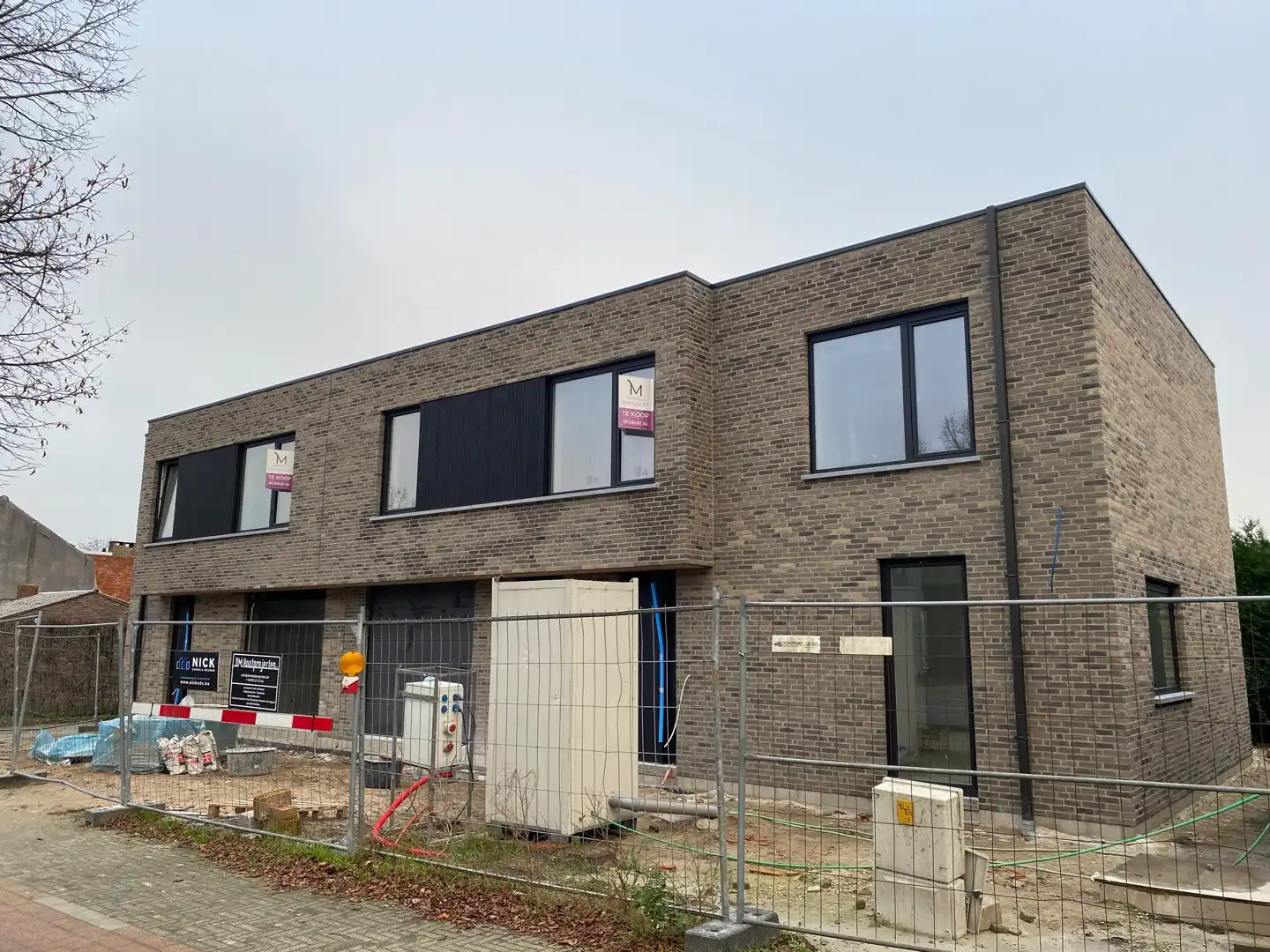 Moderne, energiezuinige nieuwbouwwoning in Ertvelde foto {{pictureIndex}}