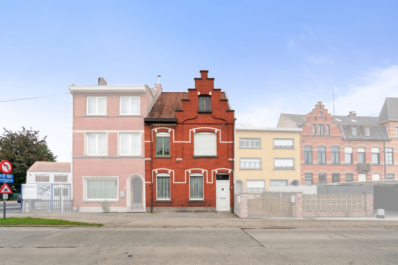 Hoofdfoto van de publicatie: Te renoveren woning