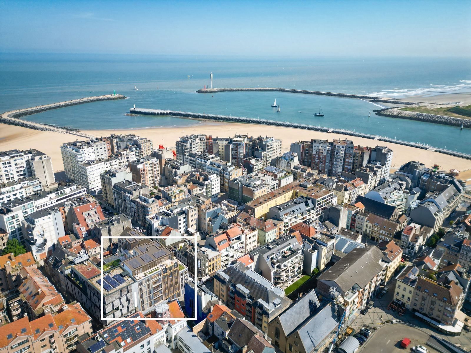 Prachtig luxe nieuwbouwappartement met 3 slaapkamers en groot zonnig terras in het historische centrum. foto 4