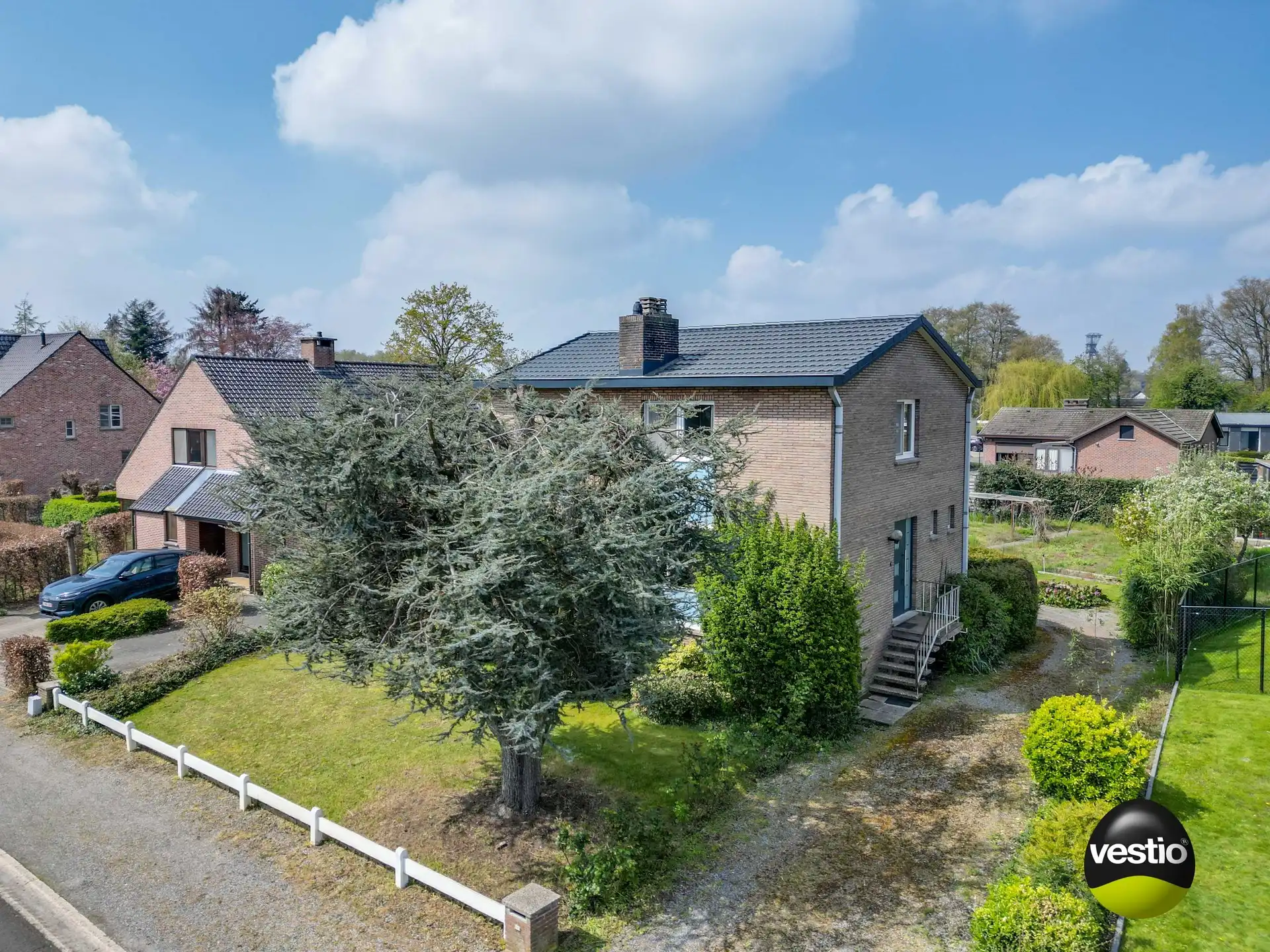 RUSTIG GELEGEN WONING OP 9,64 ARE foto 4