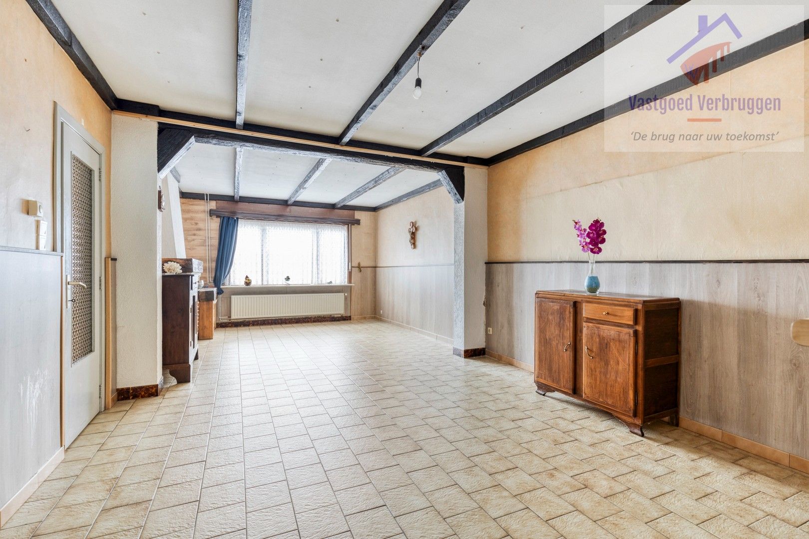 Rustig gelegen te renoveren halfopen bebouwing op ruim perceel van 16 are! foto 5