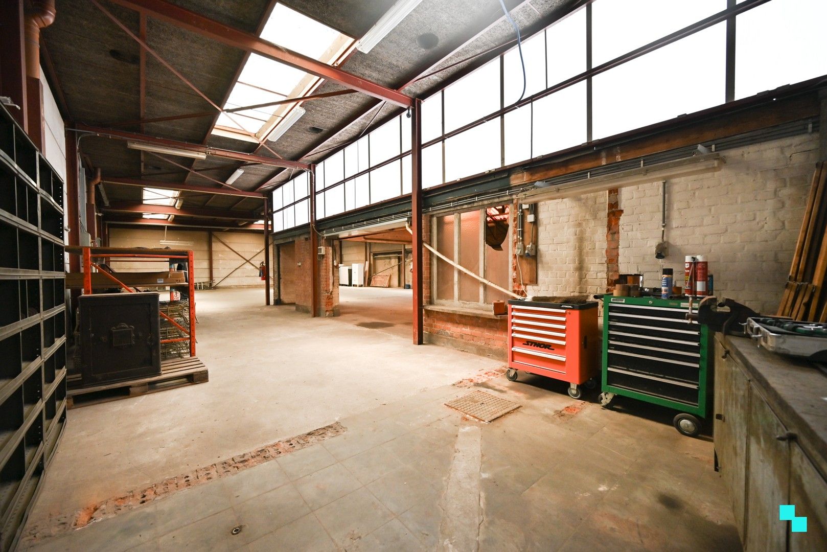 Te renoveren woning met magazijn op zichtlocatie in Izegem foto 6