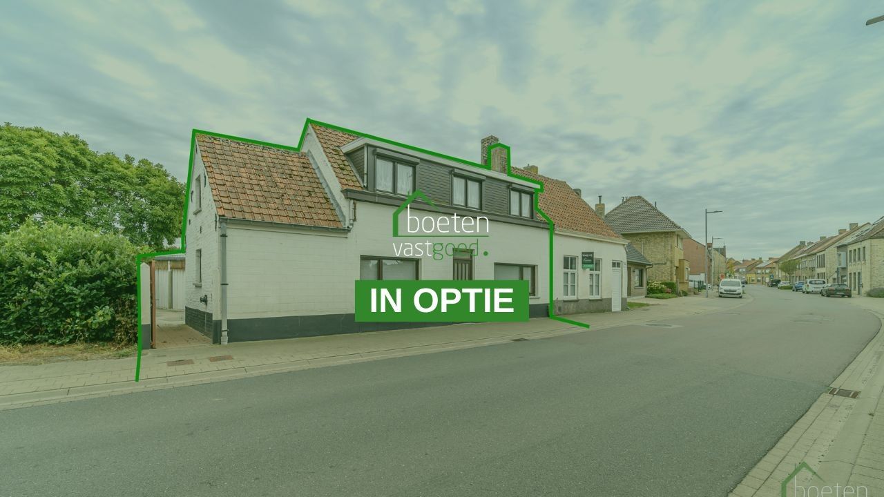 ALVERINGEM: Leuk maar wel op te smukken huisje met heel wat potentieel, 3 slpks waarvan 1 beneden en zonneterras op 179m² grondopp. foto {{pictureIndex}}