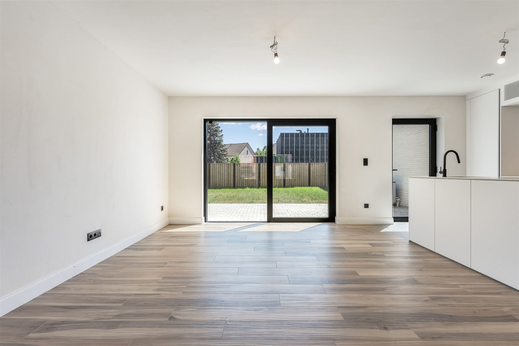 PRACHTIG AFGEWERKTE NIEUWBOUWWONING (195m²)  MET 3 SLAAPKAMERS + ZOLDER EN AFGEWERKTE TUIN TE BERINGEN foto 7