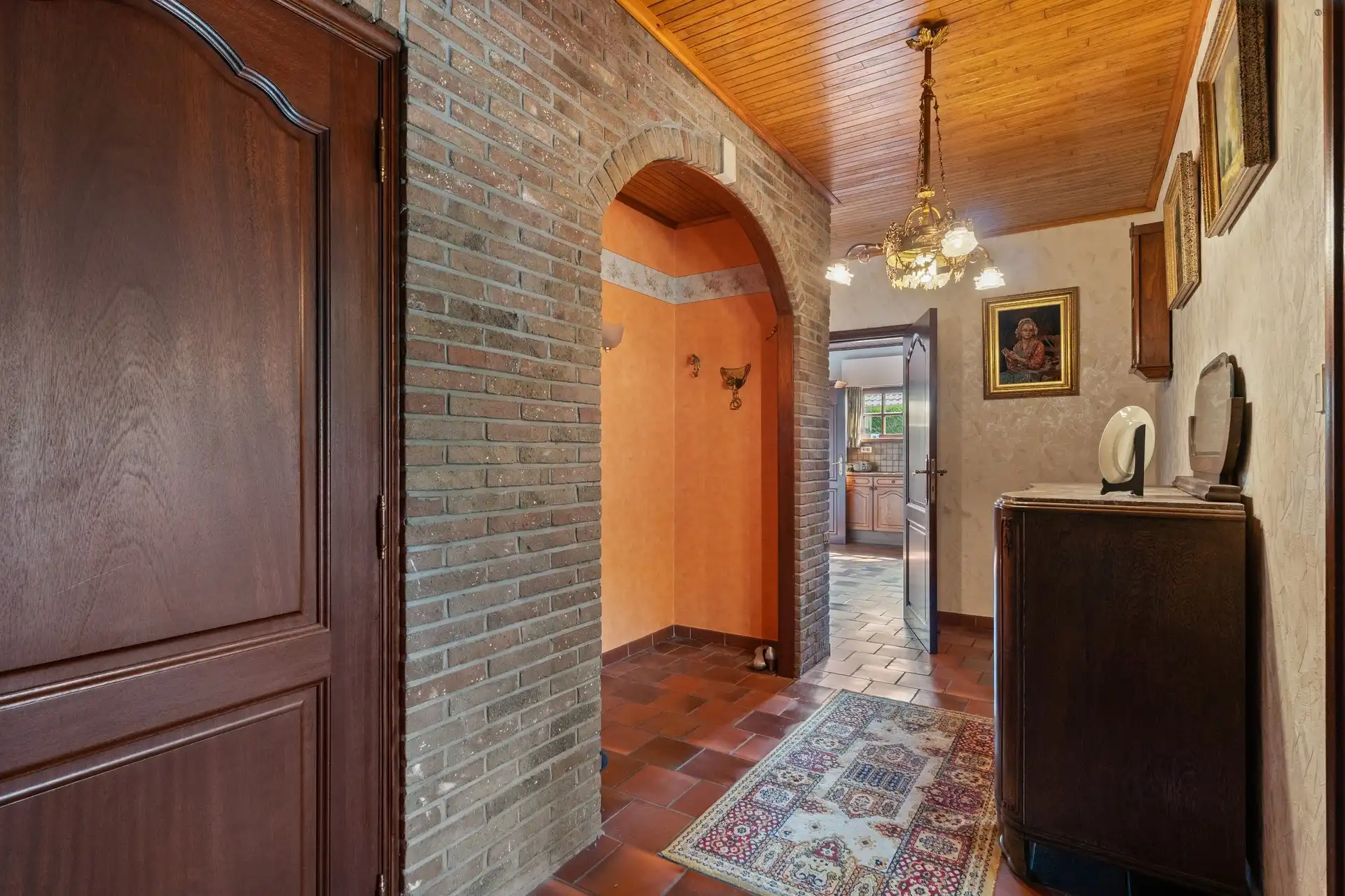 Bungalow op een rustige locatie met enorm veel potentieel foto 3