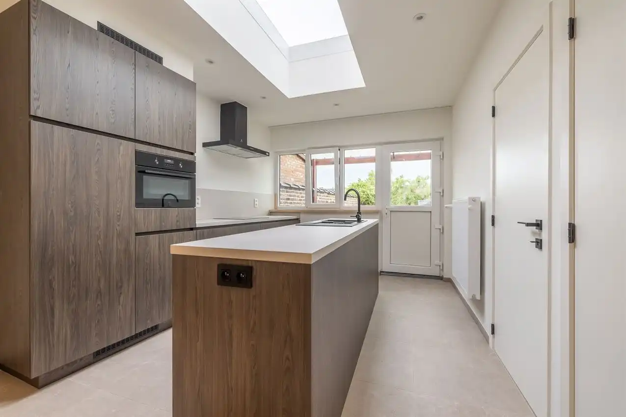 Vernieuwde rijwoning met drie slaapkamers en mooie tuin foto 7