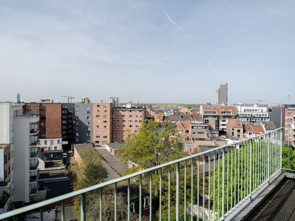 Toplocatie. Uiterst uniek en stijlvol tweeslaapkamerappartement met subliem terras aan het Citadelpark in Gent. foto 8