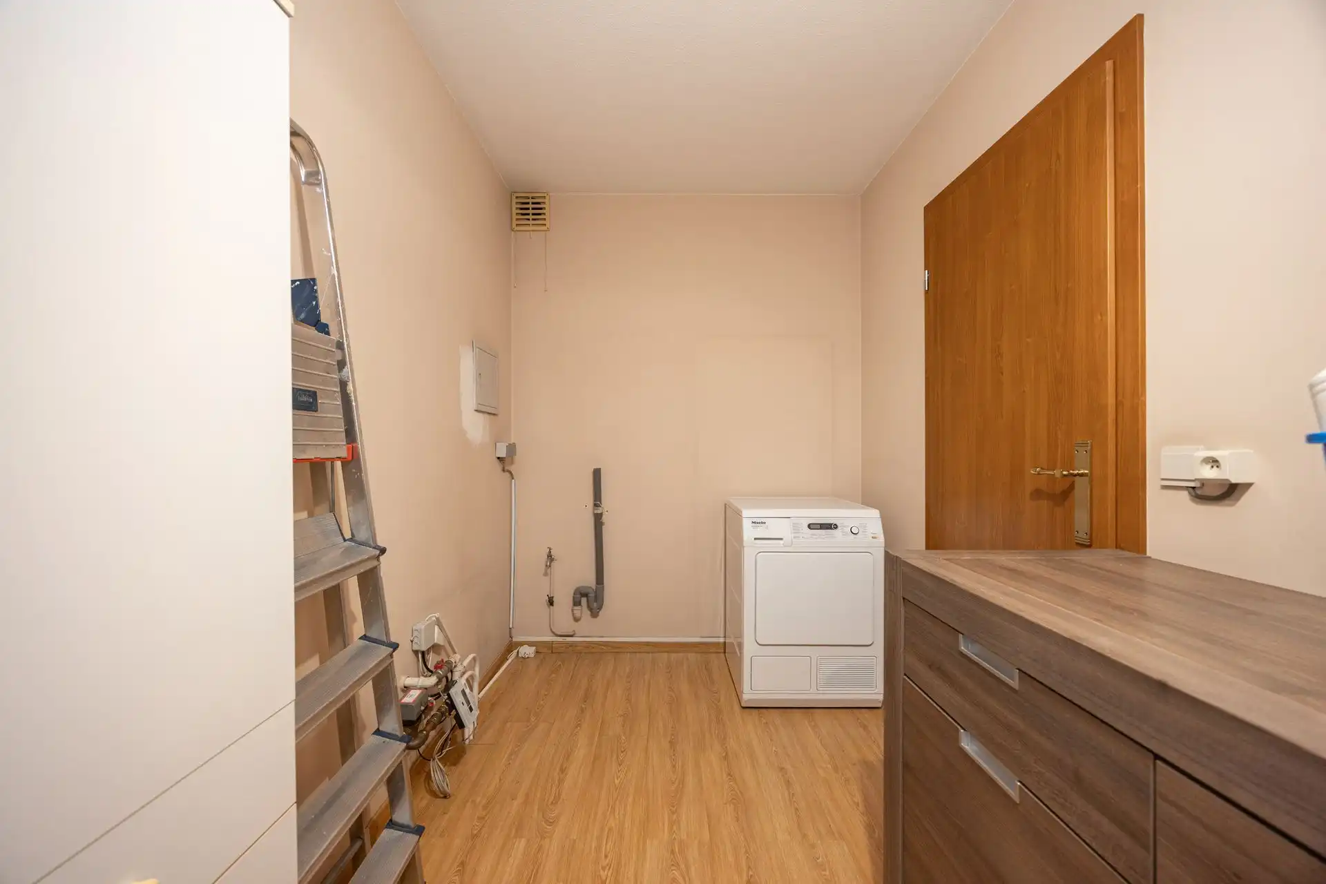 Twee slaapkamer appartement met inpandse autostaanplaats foto 15