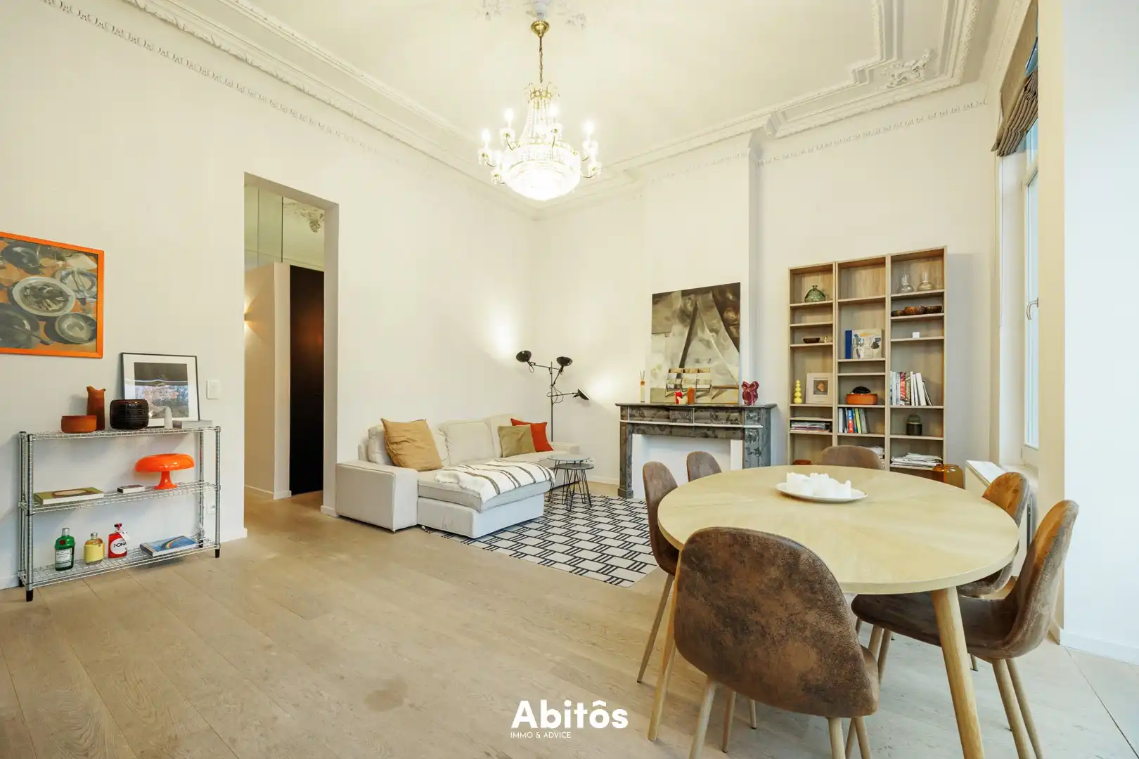 Stijlvol tweeslaapkamerappartement met terras aan het Zuidpark foto 8