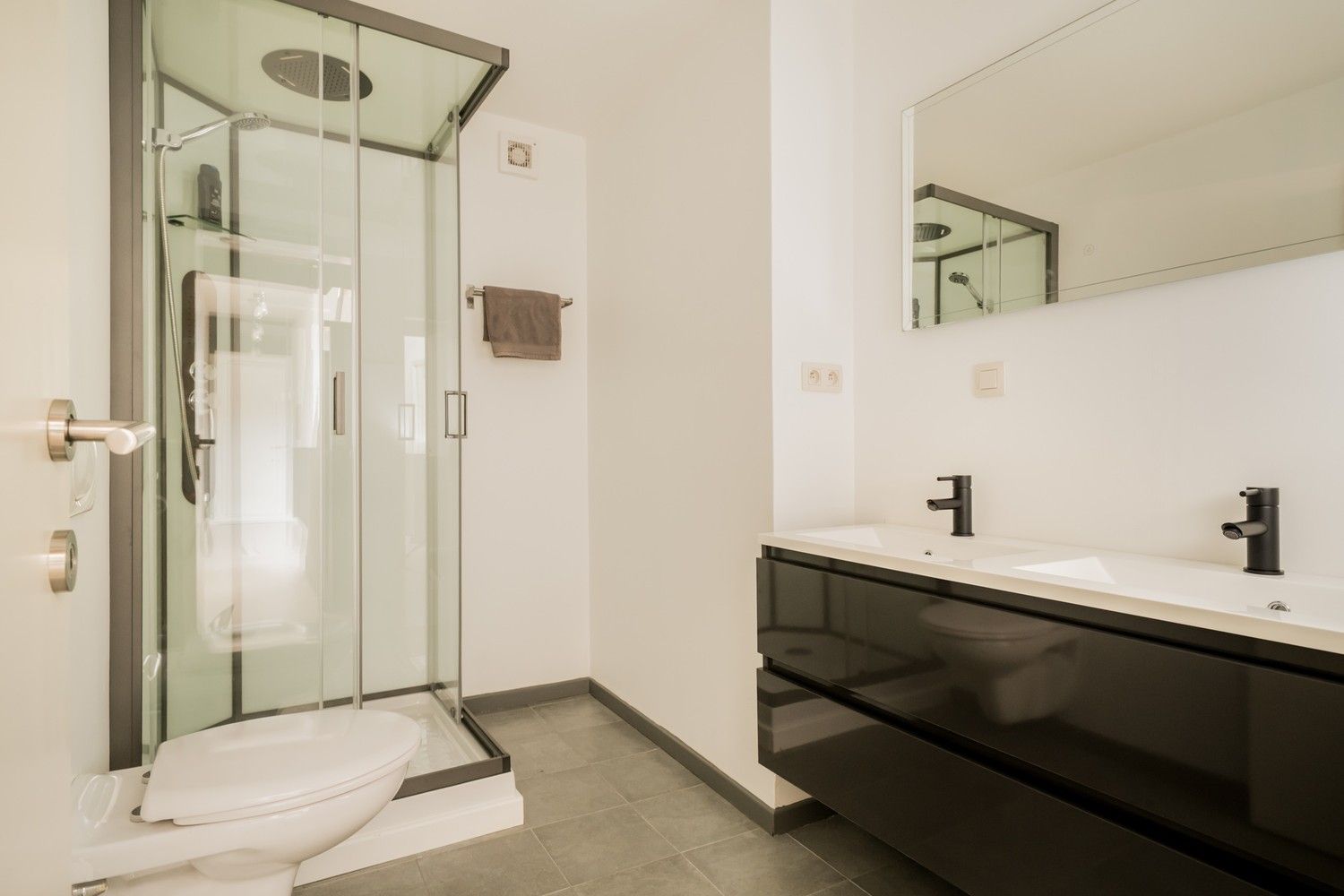 Gerenoveerde dijkwoning met prachtige verzichten! foto 17