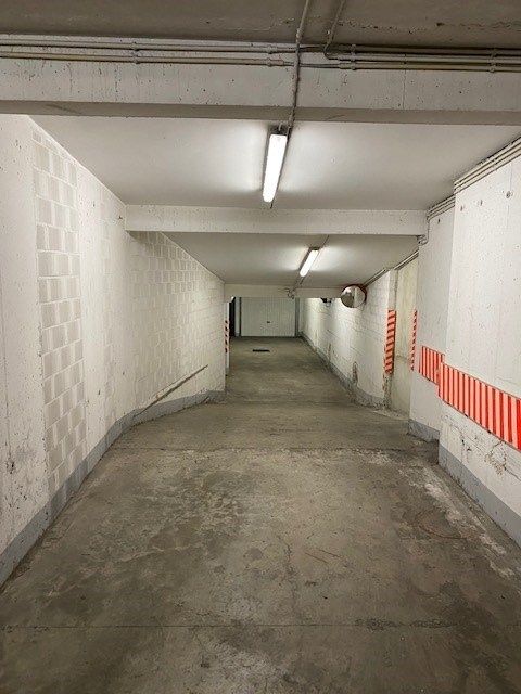 Parkeerplaats gelegen in de Leopoldlaan, op wandelafstand van de Zeedijk. foto 3