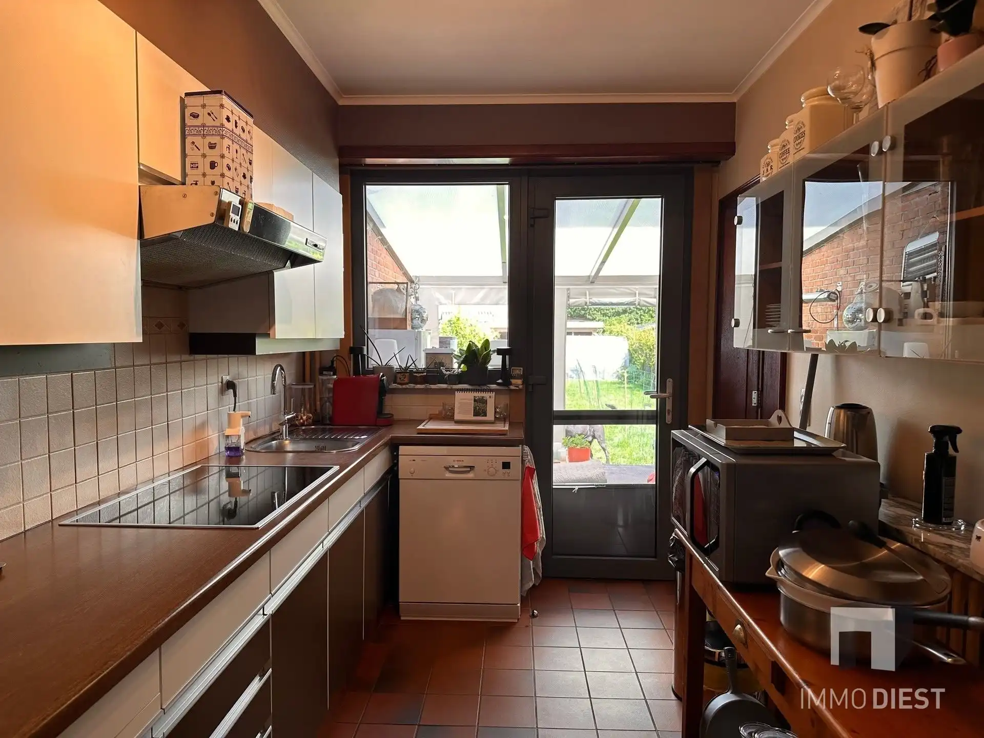Zonnige woning met 3 slpks, garage en tuin foto 10